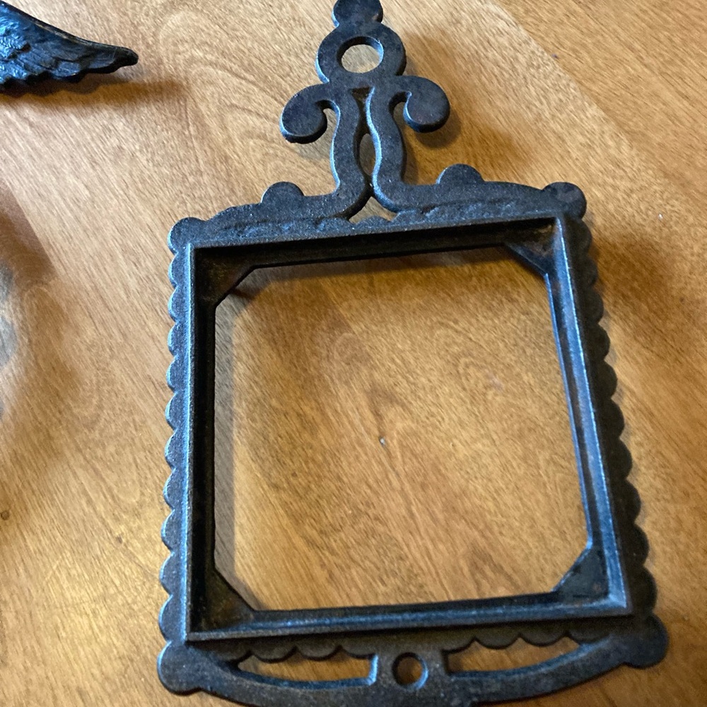 Cast iron trivets that are missing their tiles - Picture 2 of 7